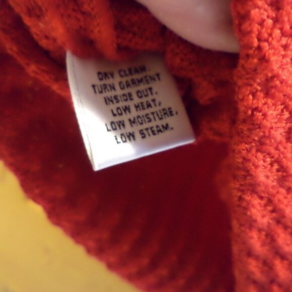 St. John Knit Pencil RED Skirt ~ Size: 6 Excellent Condition and Appearance - Picture 7 of 9